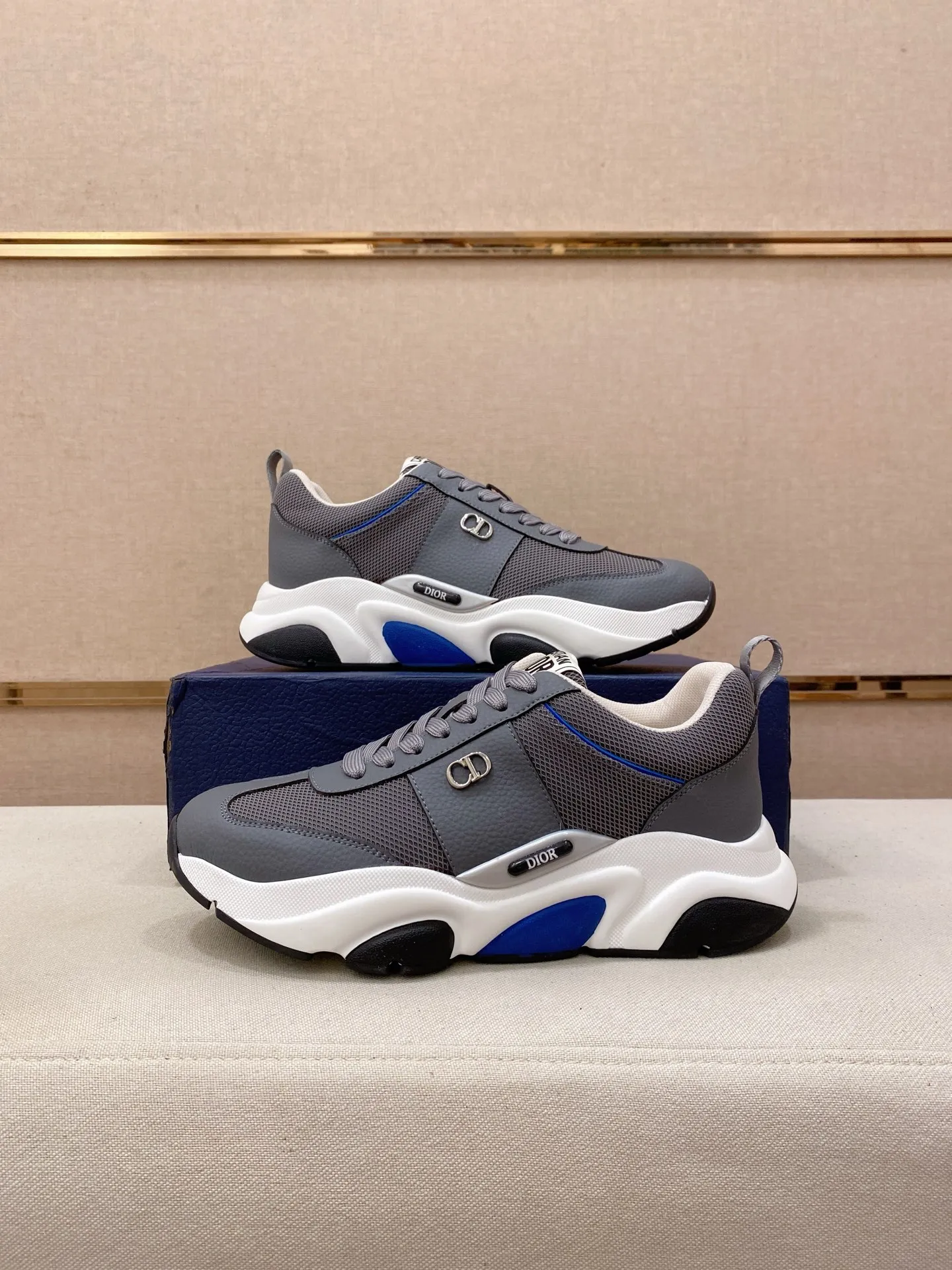 Men's shoes💰 462💰🇮🇹🇮🇹Dior d The new model is on sale at the same time at the counter. The upper 🇮🇹 is imported Italian first-layer cowhide, and the lining is fully imported sheepskin 💪💪. It is a complete 1⃣️ to 1⃣️ replica 🇮🇹💪💪, ⚠ Sole: The original sole is specially provided by the original factory. The exclusive movable molded sole is super comfortable. ⚠Original factory single goods, 🔍🔍high quality, you can enter and leave the counter at will, welcome to compare⚠. Code number: 38-44. Can be customized 45-46.